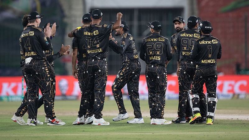 ২ উইকেট নাহিদের, উইকেটশূন‍্য শরিফুল