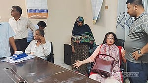 ‘চাঁদা না পেয়ে’ রাজশাহীতে কলেজে হামলা-ভাঙচুর, অধ্যক্ষসহ আহত ৫