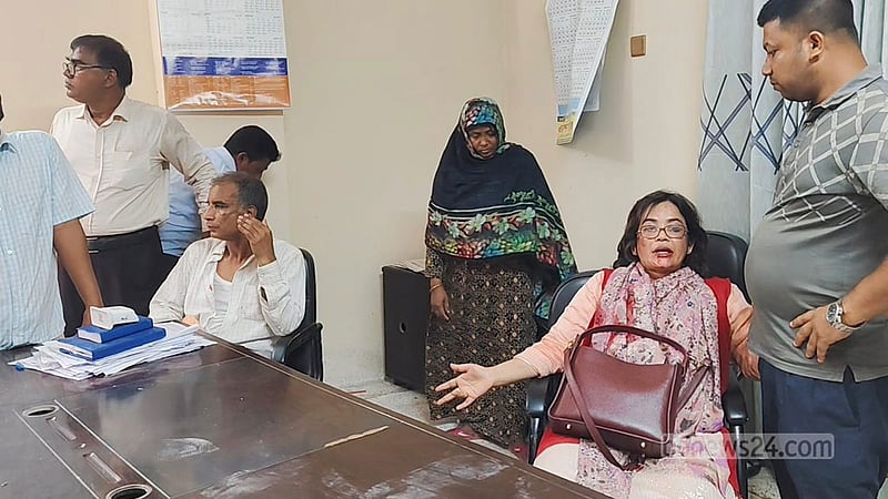 ‘চাঁদা না পেয়ে’ রাজশাহীতে কলেজে হামলা-ভাঙচুর, অধ্যক্ষসহ আহত ৫