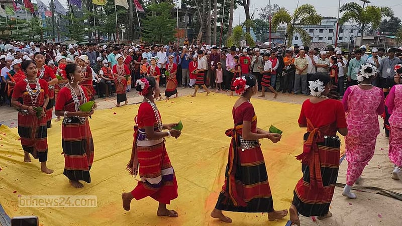 রঙিন শোভাযাত্রায় পাহাড়ে বর্ষবরণ উৎসবের আমেজ