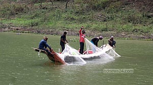 মধ্যরাত থেকে কাপ্তাই হ্রদে মাছ ধরা বন্ধ হচ্ছে