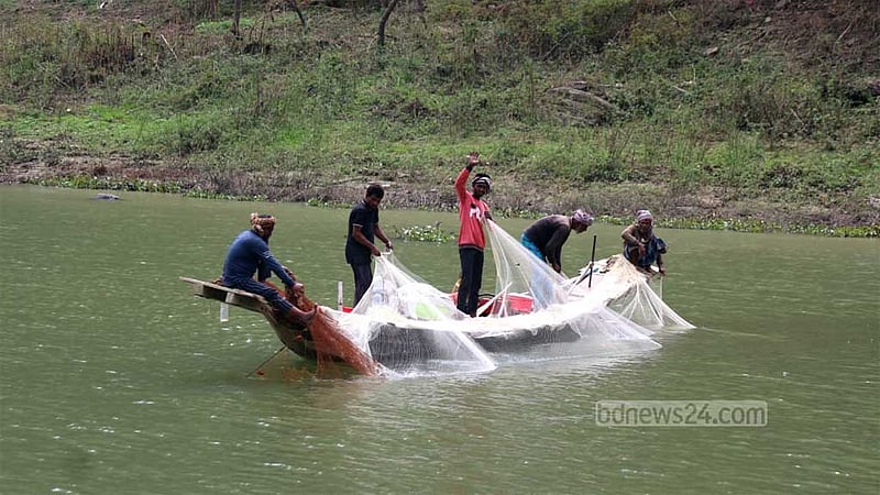 মধ্যরাত থেকে কাপ্তাই হ্রদে মাছ ধরা বন্ধ হচ্ছে