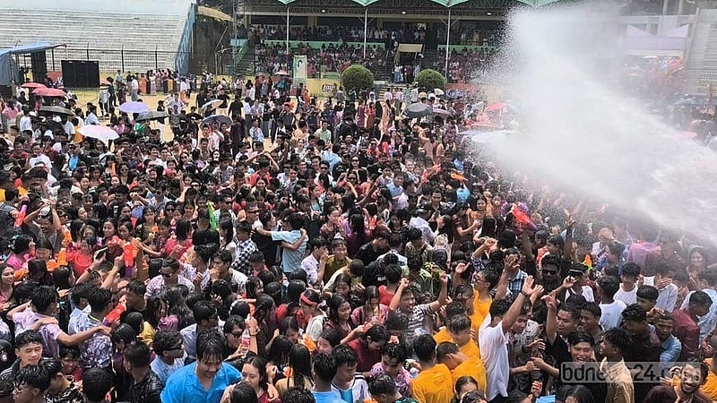‘মৈত্রী পানি বর্ষণে’ নতুন বছর বরণ