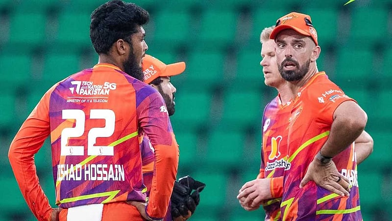 রিশাদের এক ওভারে ৪ ছক্কা, তিন ওভারে ৪৬ রান