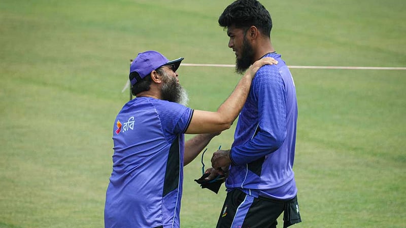 রিশাদের গুগলি ধারাল করে তুলছেন মুশতাক