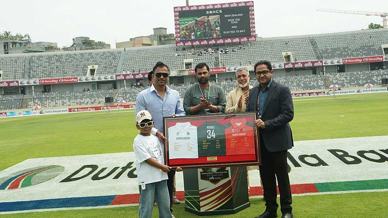 আবেগ-ভালোবাসায় রুবেলকে বিদায়ী সম্মাননা জানাল বিসিবি