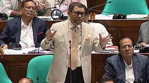 হাসপাতাল, শিল্পকলার প্রতিশ্রুতিতে ‘বাড়ল সময়’, সংসদে হাস্যরস