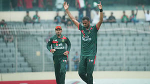 ১০ ওভারে ৪২ ডট বল, নাটকীয়ভাবে একাদশে ঢুকে দুর্দান্ত শরিফুল