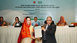 ট্রাস্ট ব্যাংক ও এসএমই ফাউন্ডেশনের চুক্তি