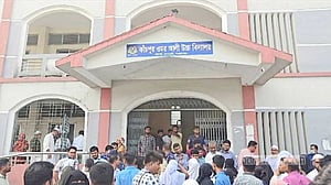 সোনারগাঁয়ে ভুলের দেড় ঘণ্টা পর নতুন প্রশ্নে পরীক্ষা
