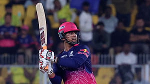 ম্যাক্সওয়েলের রেকর্ড ভাঙলেন সুরিয়াভানশি