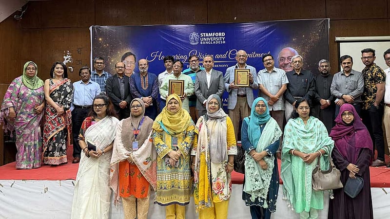 দুই গুণীজনকে সংবর্ধনা দিল স্টামফোর্ড বিশ্ববিদ্যালয়