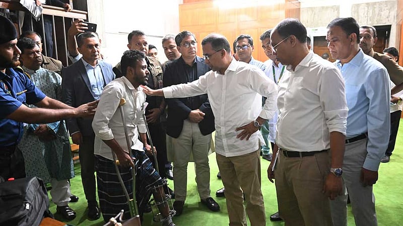 সংসদের গ্যালারিতে প্রধানমন্ত্রী, কথা বললেন জুলাই যোদ্ধা ও স্বজনদের সঙ্গে
