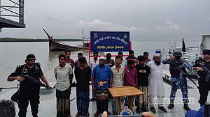 মিয়ানমারে পাচারের সময় ৯০০ বস্তা সিমেন্টসহ আটক ১৪