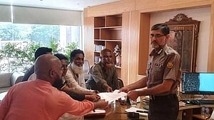 ঈদের আগে ‘পুনর্বাসন’ ছাড়া উচ্ছেদ নয়, ডিএমপিকে হকার্স ইউনিয়নের স্মারকলিপি