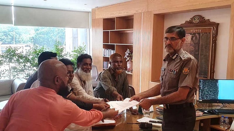 ঈদের আগে ‘পুনর্বাসন’ ছাড়া উচ্ছেদ নয়, ডিএমপিকে হকার্স ইউনিয়নের স্মারকলিপি
