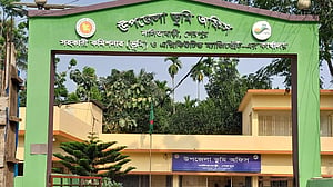 নামজারিতে ‘দালালের দৌরাত্ম্য’ বন্ধে বিশেষ অভিযানের দাবি সংসদে