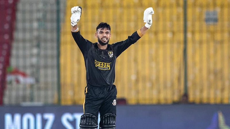 শূন্য রানে ‘আউট’ হয়েও বেঁচে গিয়ে ১০ ছক্কায় উসমানের বিধ্বংসী সেঞ্চুরি