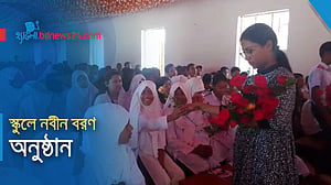 রংপুরে স্কুলে ফুল ও কলম দিয়ে নবীনদের বরণ