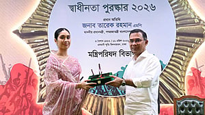 ‘দাদু’ খালেদা জিয়ার স্বাধীনতা পদক নিলেন জাইমা