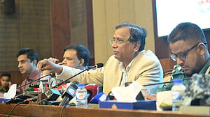 যান ও পথচারী চলাচল ‘নির্বিঘ্ন রেখে’ হকার পুনর্বাসন: ডিএসসিসি প্রশাসক