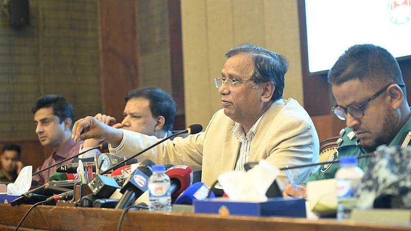 যান ও পথচারী চলাচল ‘নির্বিঘ্ন রেখে’ হকার পুনর্বাসন: ডিএসসিসি প্রশাসক