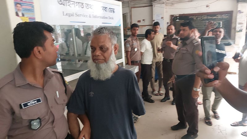 খালেদা জিয়ার গাড়িবহরে হামলা : 'হাতকাটা কাশেম’ ৫ দিনের রিমান্ডে
