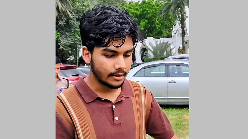দীপু মনির প্রিজন ভ্যানের পেছনে ছুটে চলা তরুণকে সন্ত্রাসবিরোধী আইনে গ্রেপ্তার