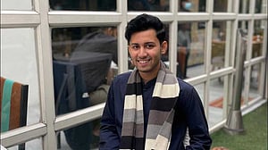 মোটরসাইকেলে ব্যাটারি রিকশার ধাক্কা, কভার্ড ভ্যানের নিচে প্রাণ গেল আইইউবি ছাত্রের