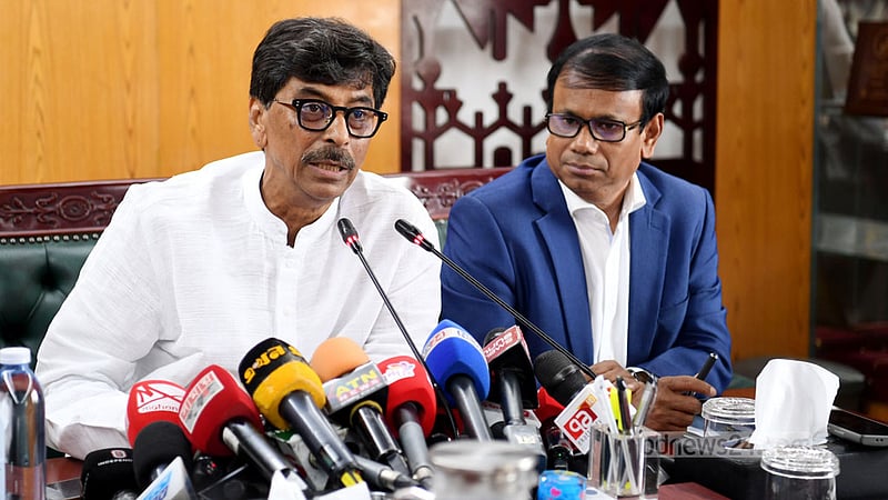 সারের সংকট নেই, বরং চাহিদার অতিরিক্ত মজুত আছে: কৃষিমন্ত্রী