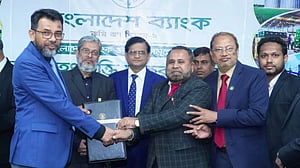 বাংলাদেশ ব্যাংকের সঙ্গে ইসলামী ব্যাংকের ৩ হাজার কোটি টাকার পুনঃঅর্থায়ন চুক্তি