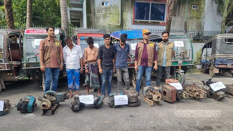 বাগেরহাটে ‘চোরাই’ ৮ রিকশা ও ১১ শ্যালো মেশিনসহ গ্রেপ্তার ৪
