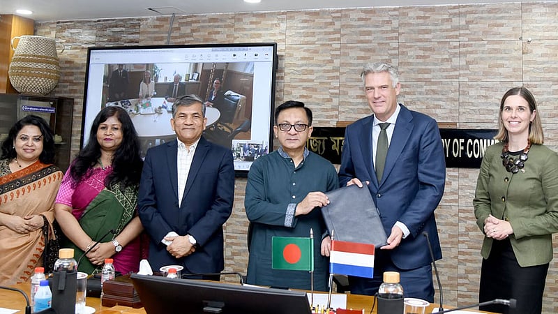 পোশাক খাতে রপ্তানি সক্ষমতা বাড়াতে নেদারল্যান্ডসের সঙ্গে সমঝোতা