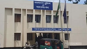 বরিশালে বাড়ির সামনে ভ্যান চালককে কুপিয়ে হত্যা