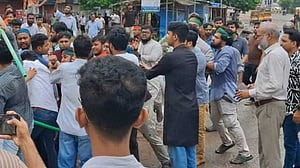 বরিশাল বিশ্ববিদ্যালয়ে ছাত্রদল-শিবিরের সংঘর্ষ, হাসপাতালে ভর্তি ১০