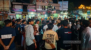 ছাত্রের মৃত্যু: মহাসড়কে বরিশাল বিশ্ববিদ্যালয় শিক্ষার্থীদের ফের বিক্ষোভ, যানজট