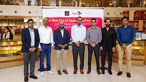 আড়ং ও বিকাশের ‘ইন্টিগ্রেটেড টার্মিনাল কিউআর সিস্টেম’ চালু