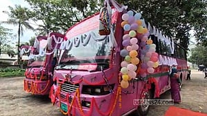 বগুড়ায় নামল ‘গোলাপি বাস’, স্বাচ্ছন্দে যাত্রার প্রত্যাশা নারীদের
