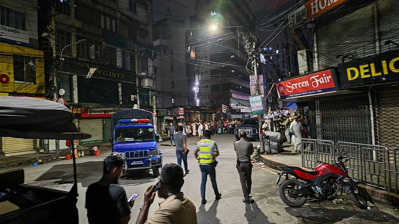 এলিফ্যান্ট রোডের ককটেল সদৃশ বস্তু সরিয়ে নিয়েছে পুলিশ