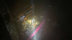 বংশালে পুড়ল হেলমেটের গোডাউন