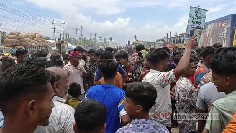 অবৈধভাবে বালু তোলার প্রতিবাদে ঢাকা-সিলেট মহাসড়ক অবরোধ, ১০ কিলোমিটার জট