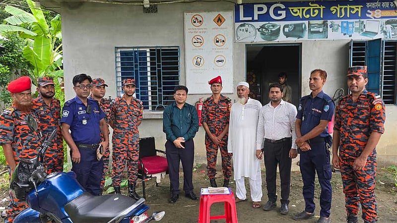 চাঁদপুরে এলপিজি ফিলিং স্টেশনে রান্নার সিলিন্ডারে গ্যাস ভরায় জরিমানা