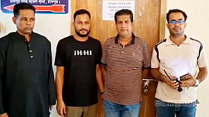 ‘আত্মগোপনে’ থাকা চাঁদপুরের স্বর্ণ ব্যবসায়ী পিন্টু দাস প্রতারণার মামলায় গ্রেপ্তার