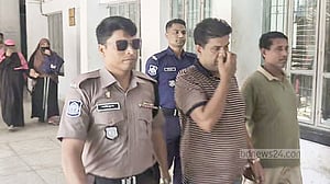 চাঁদপুরের স্বর্ণ ব্যবসায়ী পিন্টু দাস কারাগারে, স্বজনদের জিম্মায় স্ত্রী-সন্তান