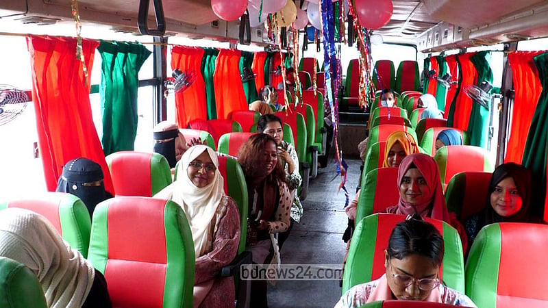 চট্টগ্রামেও যাত্রা করল গোলাপী বাস
