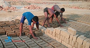 এই বয়সে কি কাজ করার কথা?