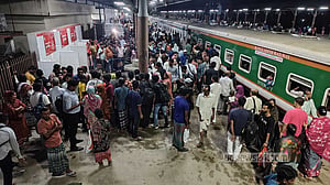 চিকিৎসা নিয়ে বাড়ি ফিরছিলেন দাদি-নাতনি, ট্রেনে কাটা পড়ে গেল প্রাণ