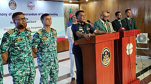 সমুদ্র নিরাপত্তায় ‘সমন্বিত উদ্যোগ’ কোস্টগার্ড ও নৌপরিবহন অধিদপ্তরের, এমওইউ সই