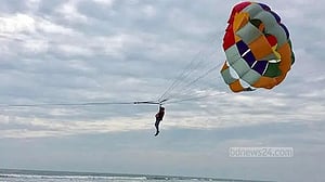অনুমোদন ছাড়াই প্যারাসেইলিং, পর্যটকের মৃত্যুর পর বললেন ডিসি