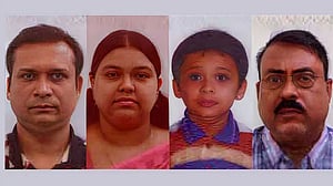 কলকাতায় আগুন: সপরিবারে সাংবাদিক দেবাশীষের মৃত্যুতে আজকের পত্রিকার শোক